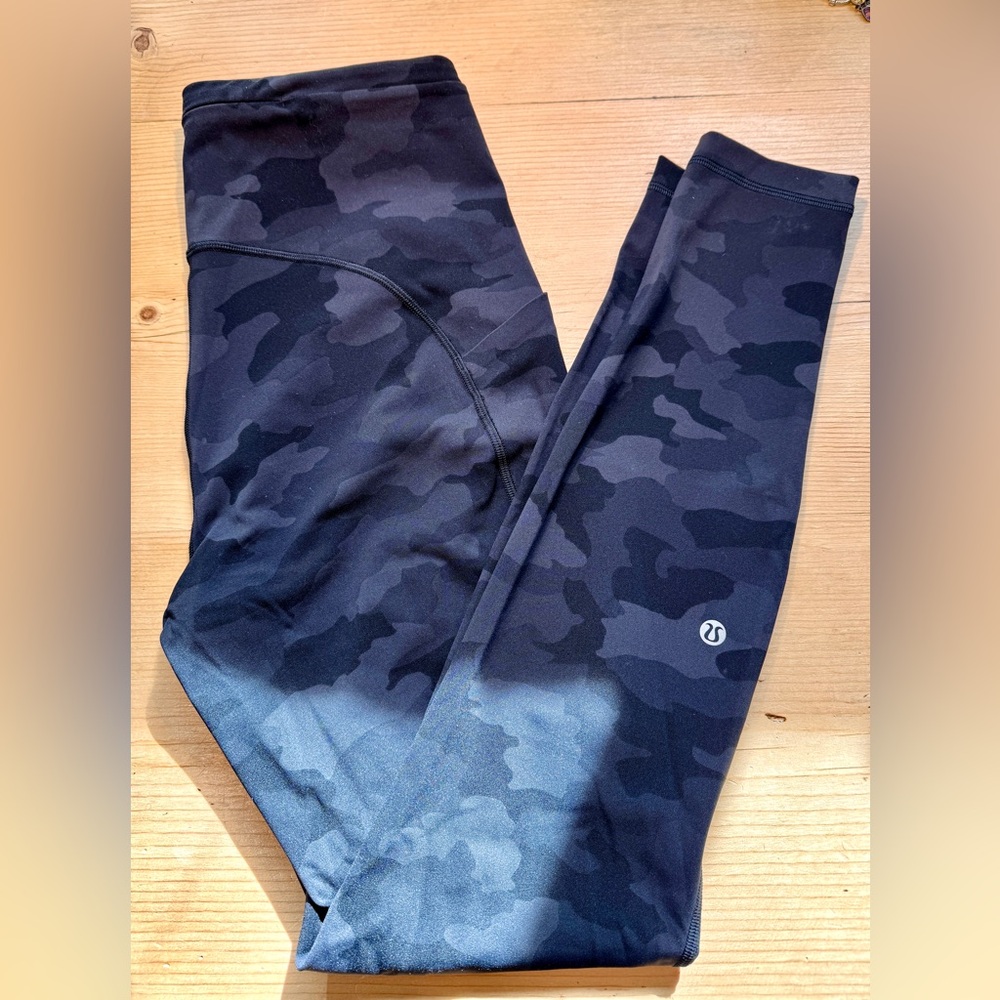 Lululemon Fast and Free Tight 28" Pockets Black Camo size 8 Women EUC